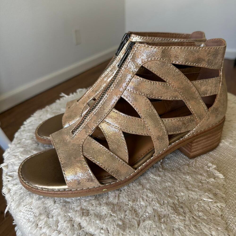 Comfortiva Bianna Gold Metallic Leather Sandals Size 8 M